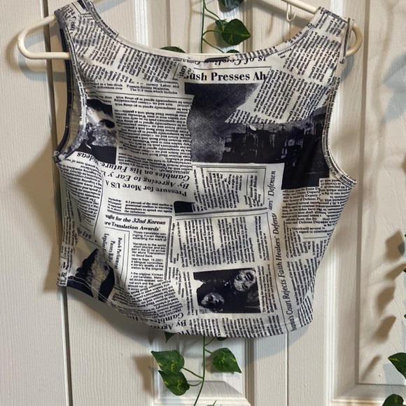 SHEIN square neck newspaper top - Picture 2 of 3